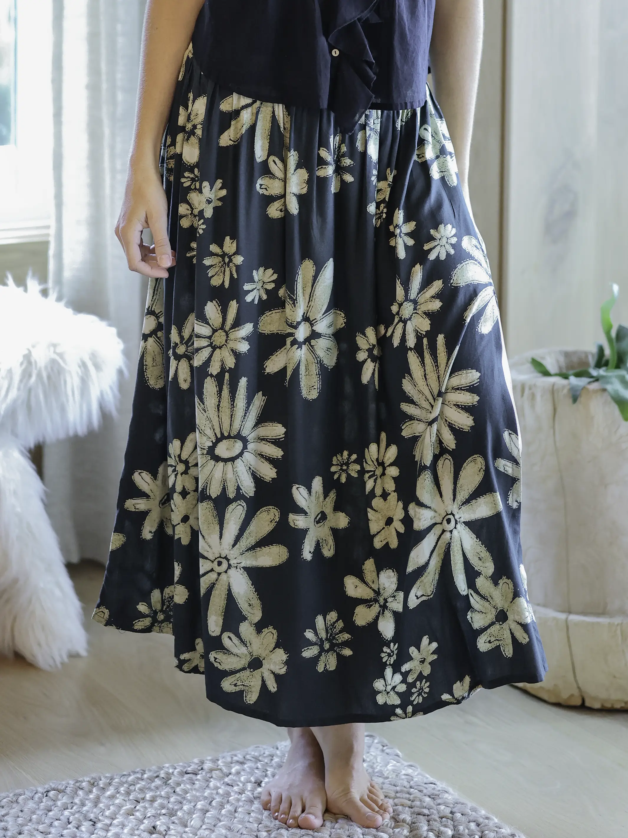 Addie Midi Skirt - Black Cream Daisies - Image 2