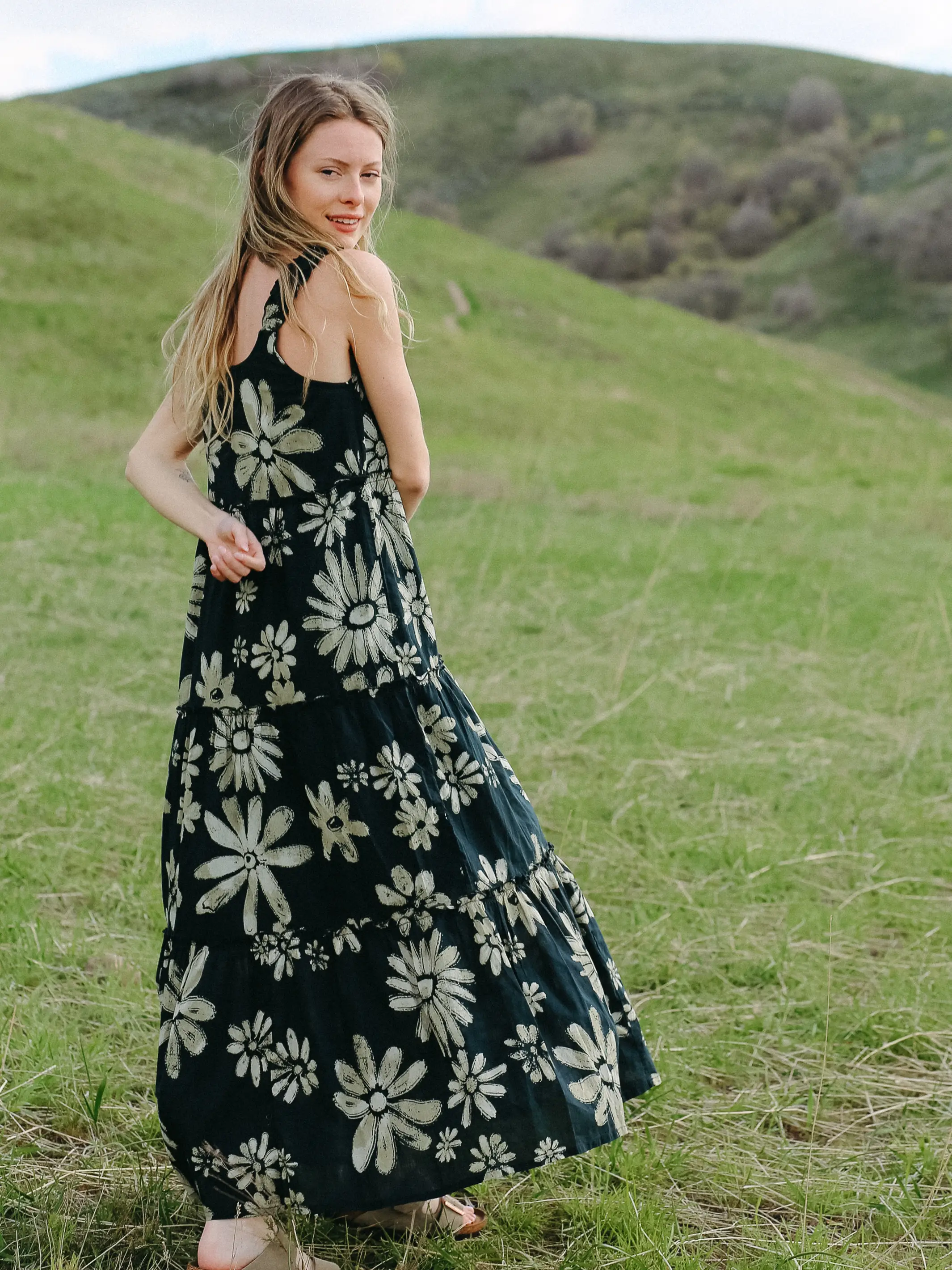 Adele Cotton Maxi Dress - Black Cream Daisies - Image 2