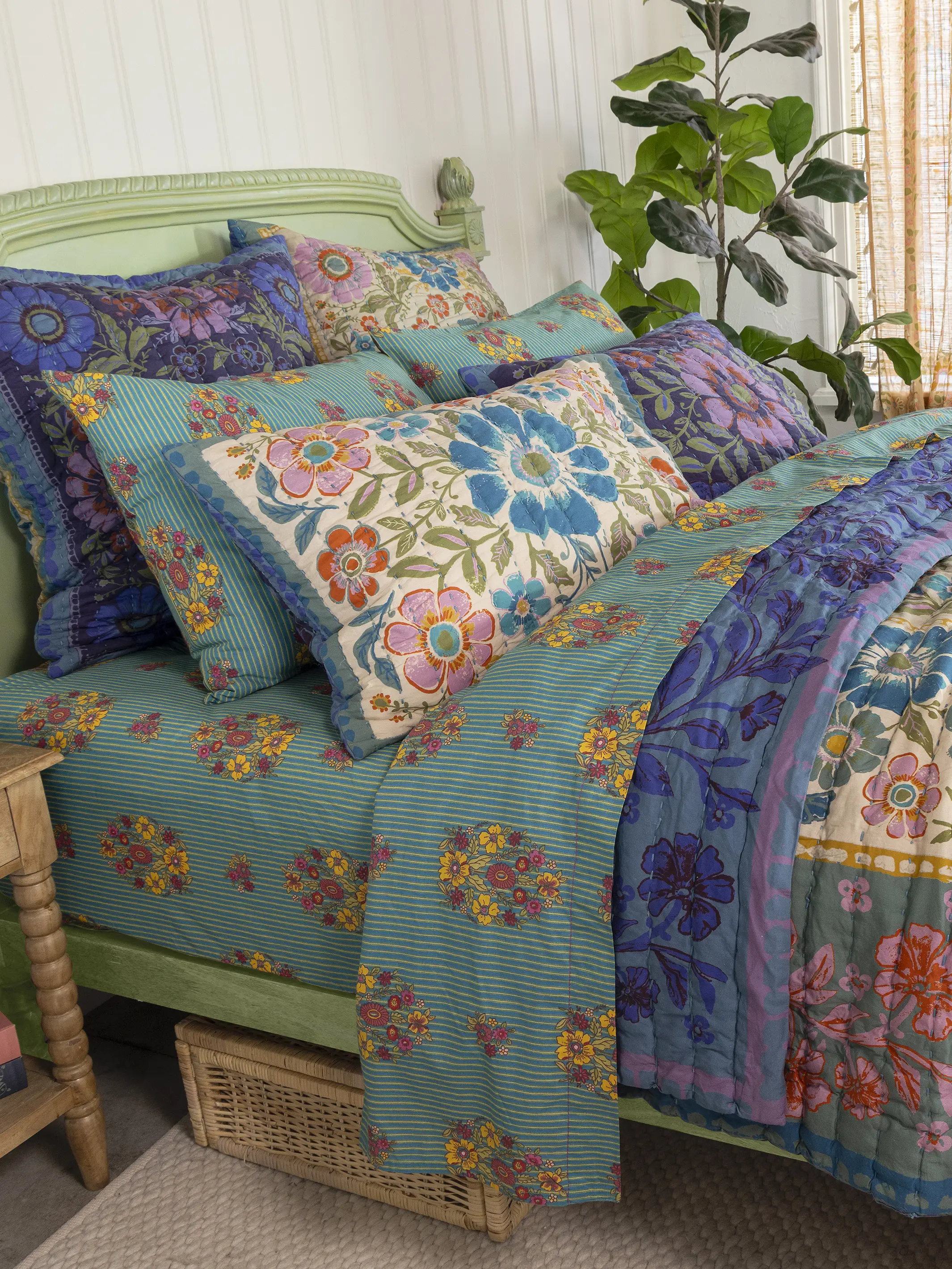Bungalow Reversible Cotton Quilt - Flower Spell Bandana - Image 4