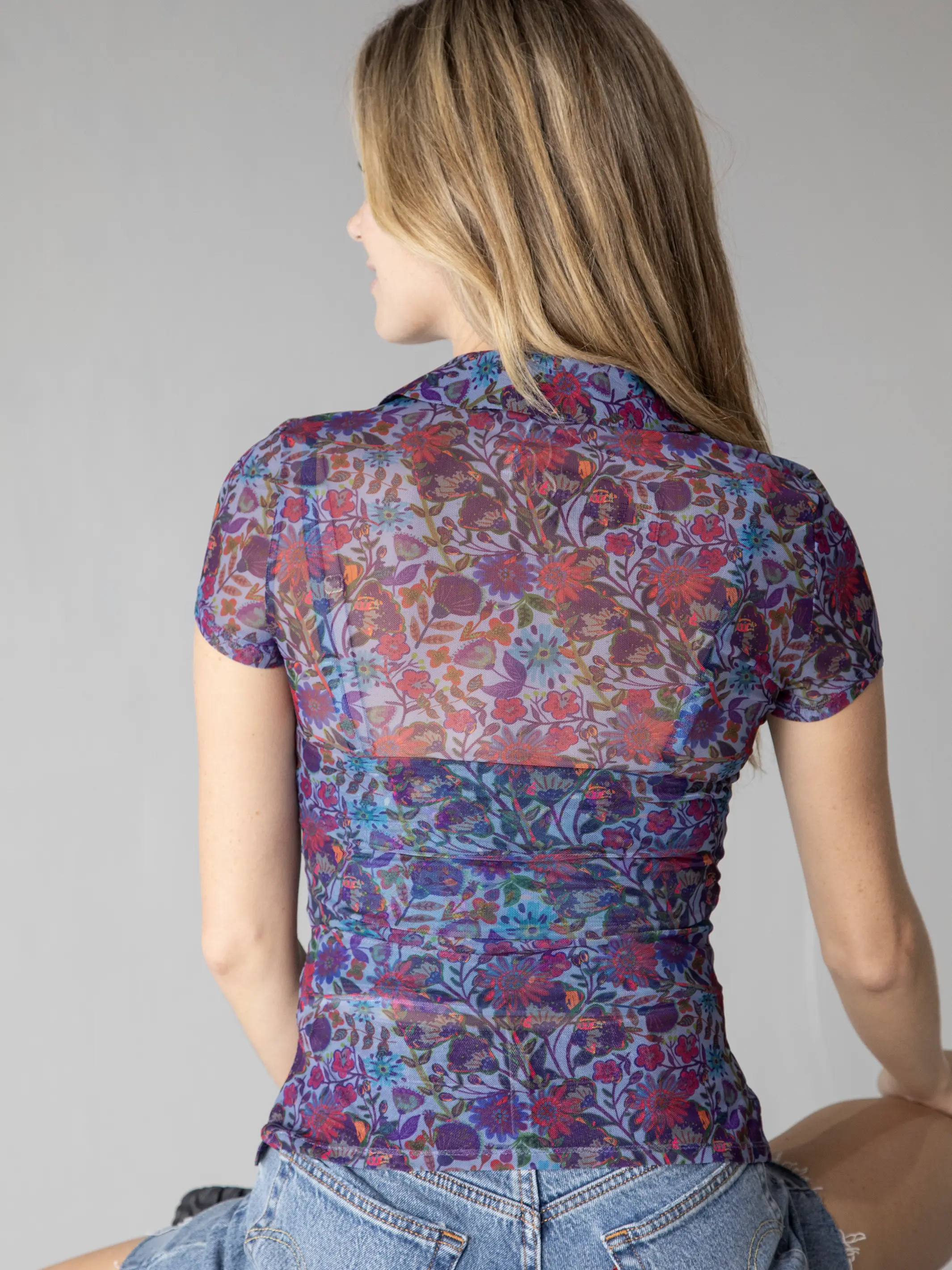 Carina Mesh Short Sleeve Top - Dark Purple Daisies - Image 2