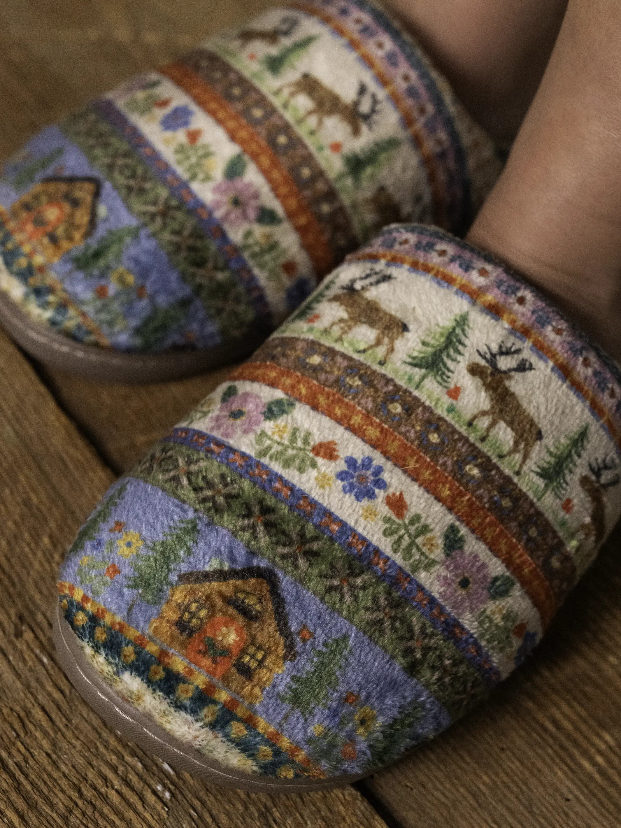 Cozy Sherpa Slippers - Moose Cabin Borders - Image 3
