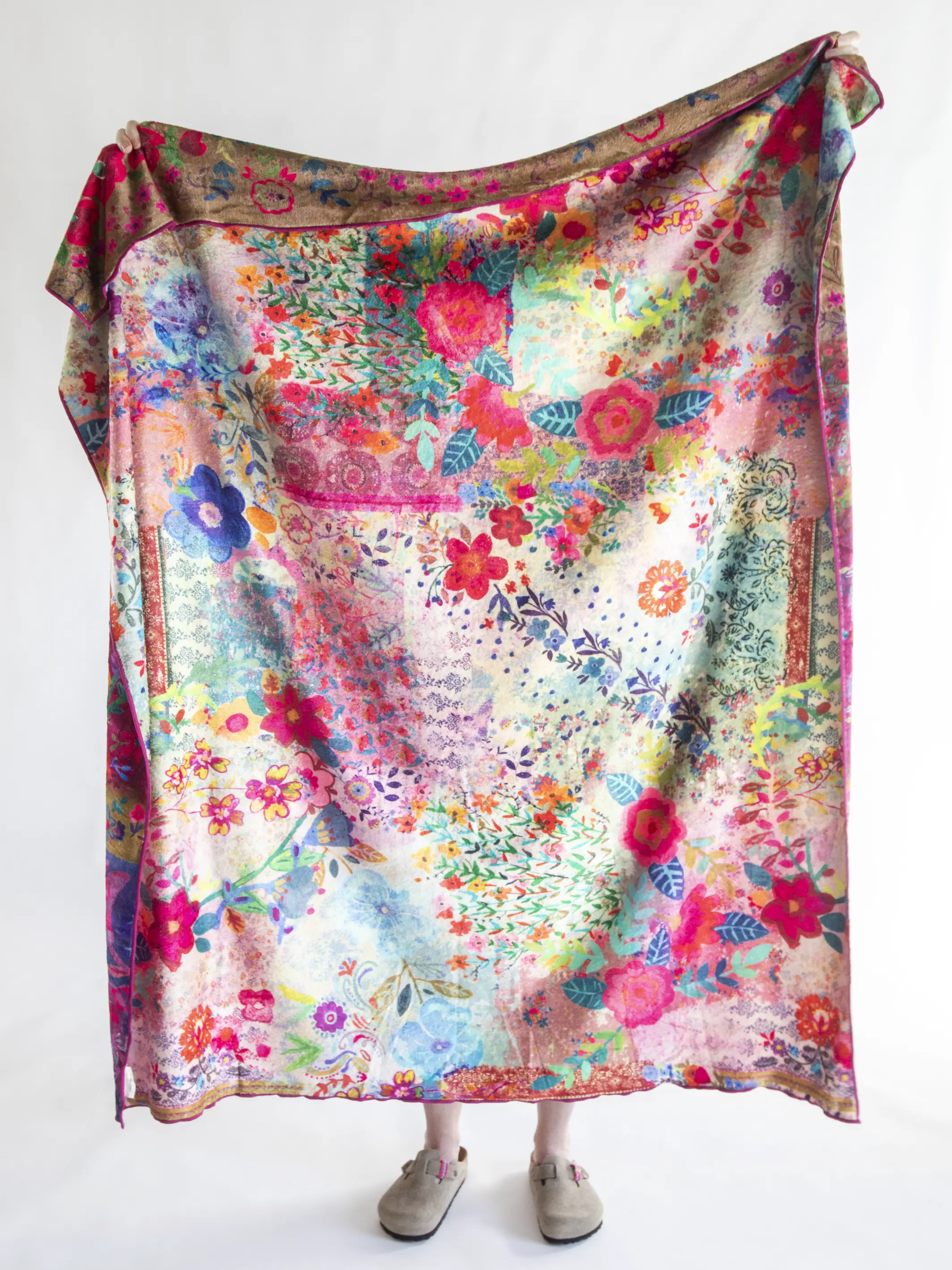 Double-Sided Cozy Throw Blanket - Jewel Border - Image 3