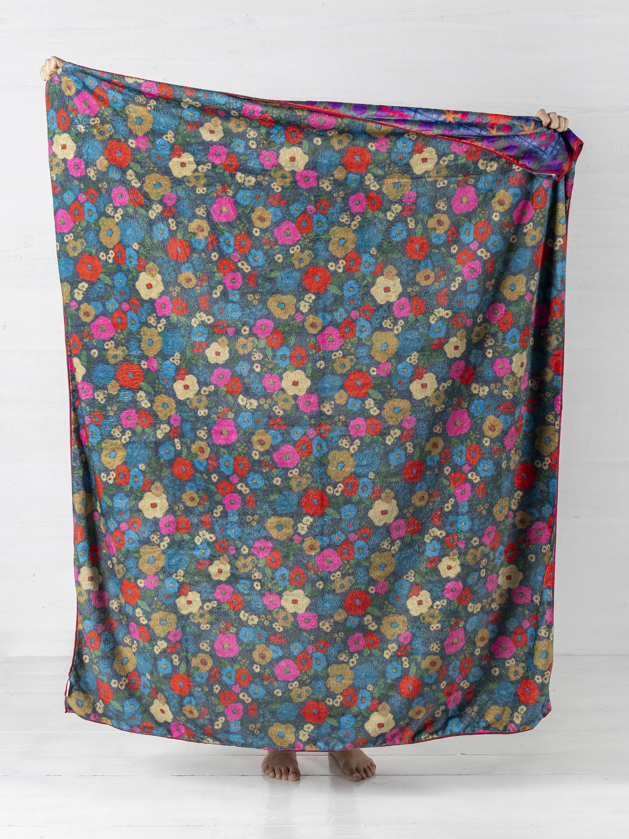 Double-Sided Cozy Throw Blanket - Pink Folk Flower - Image 3