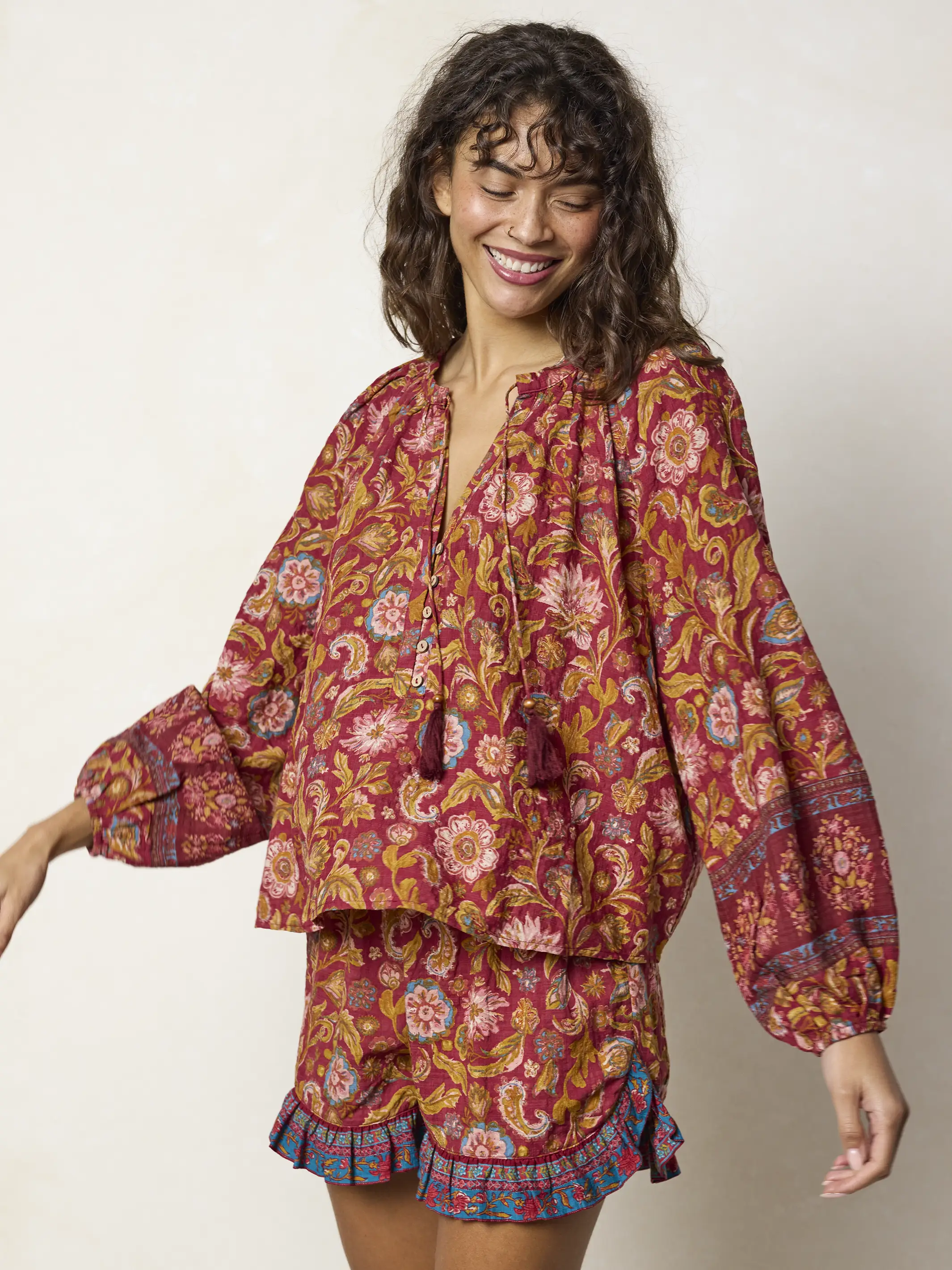 Get Up & Go Ruffle Shorts - Sunnyfield Floral Red - Image 3