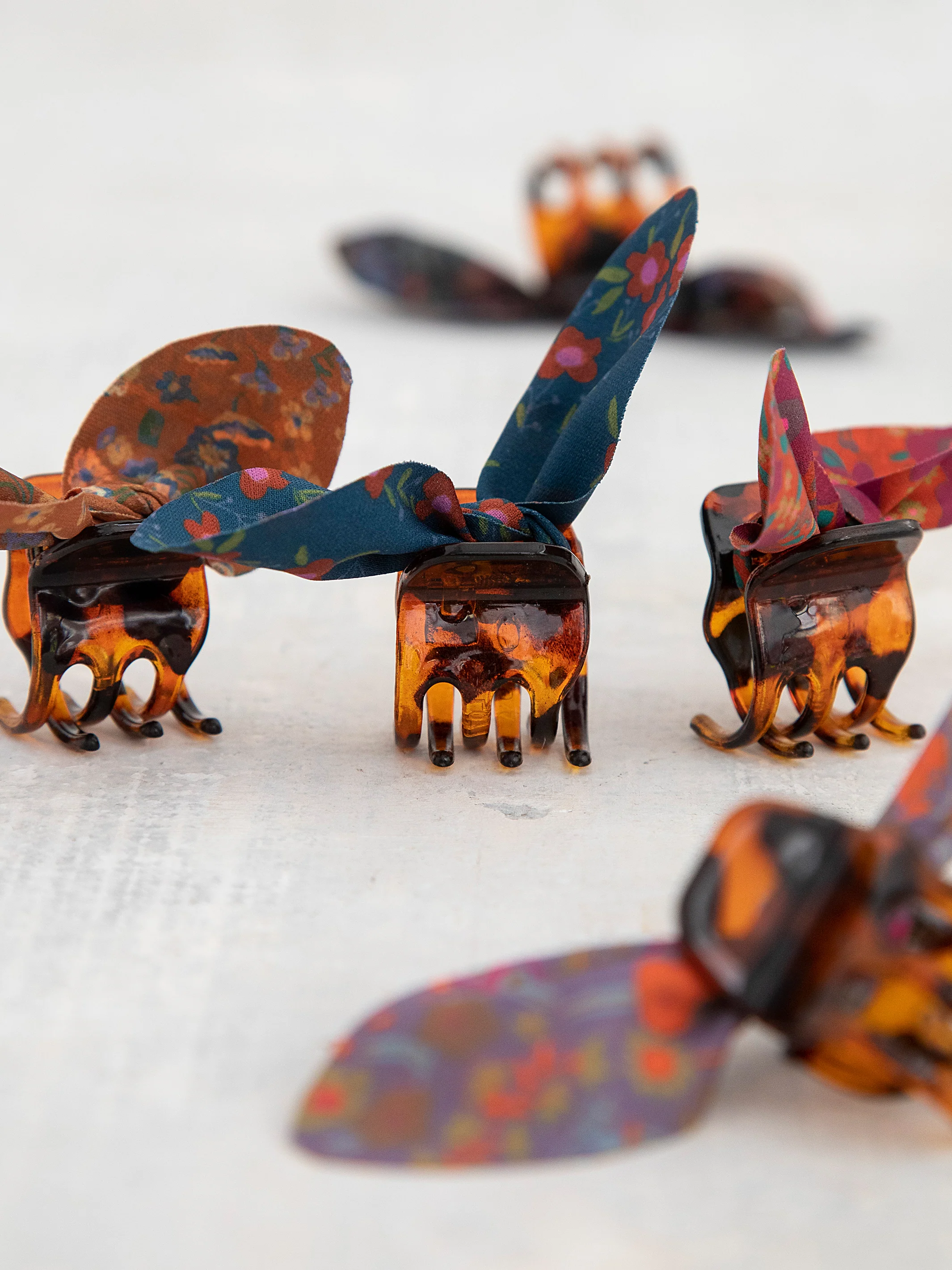Mini Hair Claw Clips, Set of 5 - Multicolored - Image 3